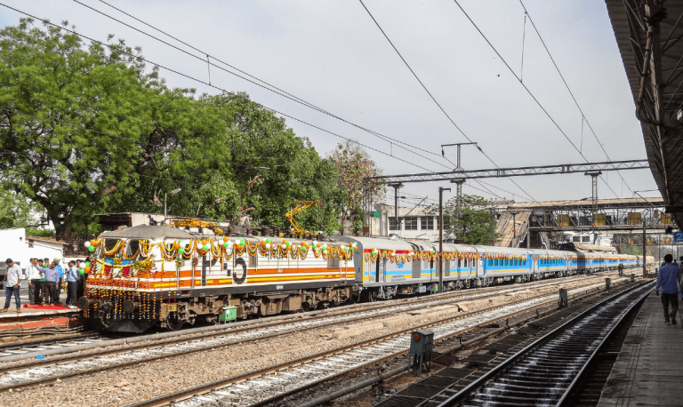 delhi to agra tourist train